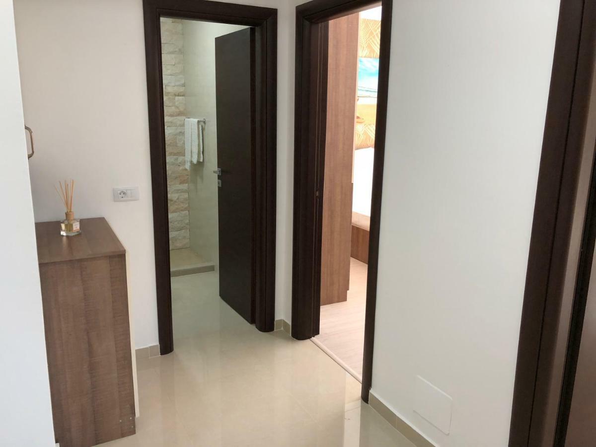 Apartment Lira *
